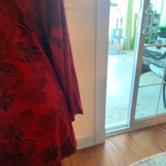 Cal Style XL deep red gorgeous top with silver beaded design at top - Picture 5 of 7